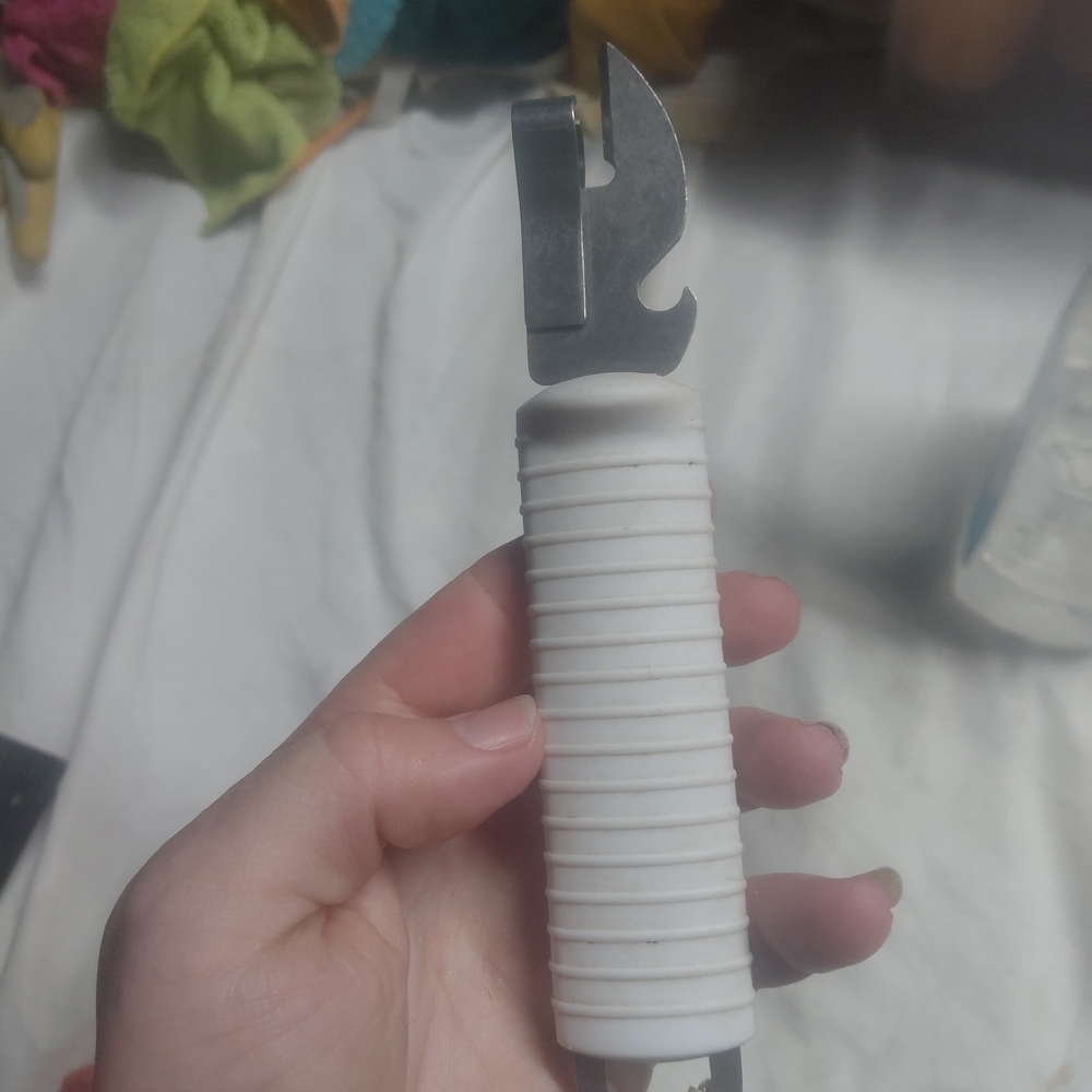 Prestige Multi Can Opener. White/silver  Manual  stainless steel Ribbed